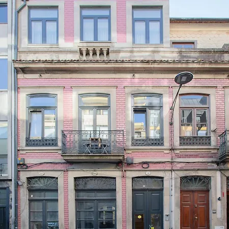Apartment Liiiving In - Urban Art *
