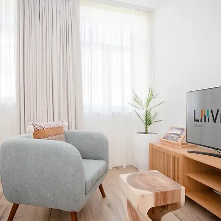 Apartment Liiiving In - Urban Art *