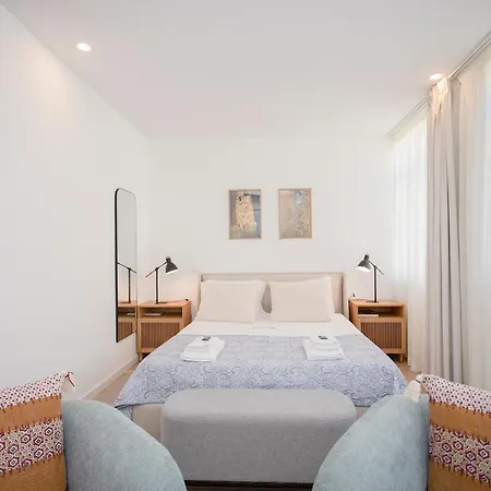Liiiving In - Urban Art Apartment