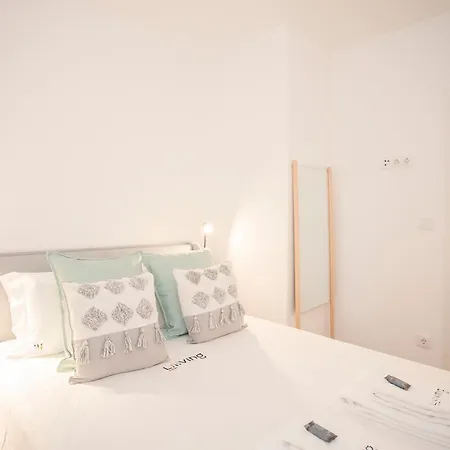 Liiiving In - Urban Art Apartment *
